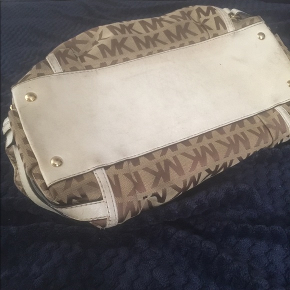 Michael Kors purse. - Picture 4 of 11